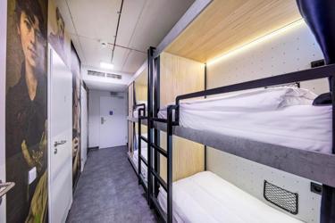 Private Room for 2 People with 2 Bunk Beds